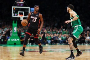 九游体育-塔图姆回归赛场，挺进下一轮首场状态亮眼，加拿大队观众沸腾！-九游体育