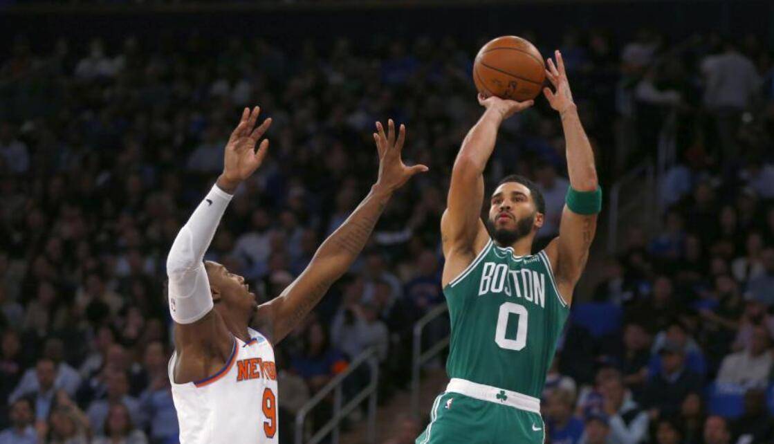 塔图姆重返赛场，刷新纪录首场状态出色，曼联观众沸腾！